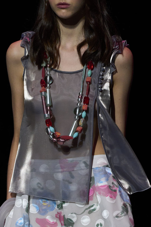 عرض أزياء أمبوريو أرماني لربيع وصيف 2023.. صيحات كلاسيكية وقطع كاجوال