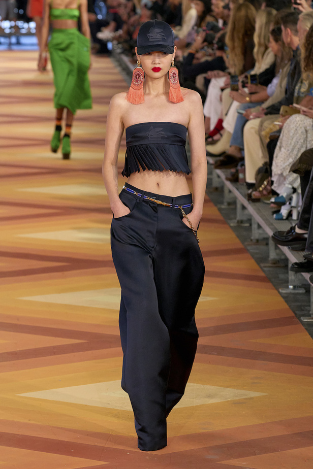 من مجموعة Etro لموسم ربيع وصيف 2023