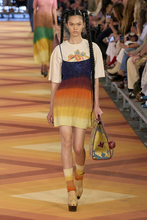 من مجموعة Etro لموسم ربيع وصيف 2023