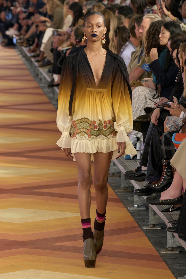 من مجموعة Etro لموسم ربيع وصيف 2023