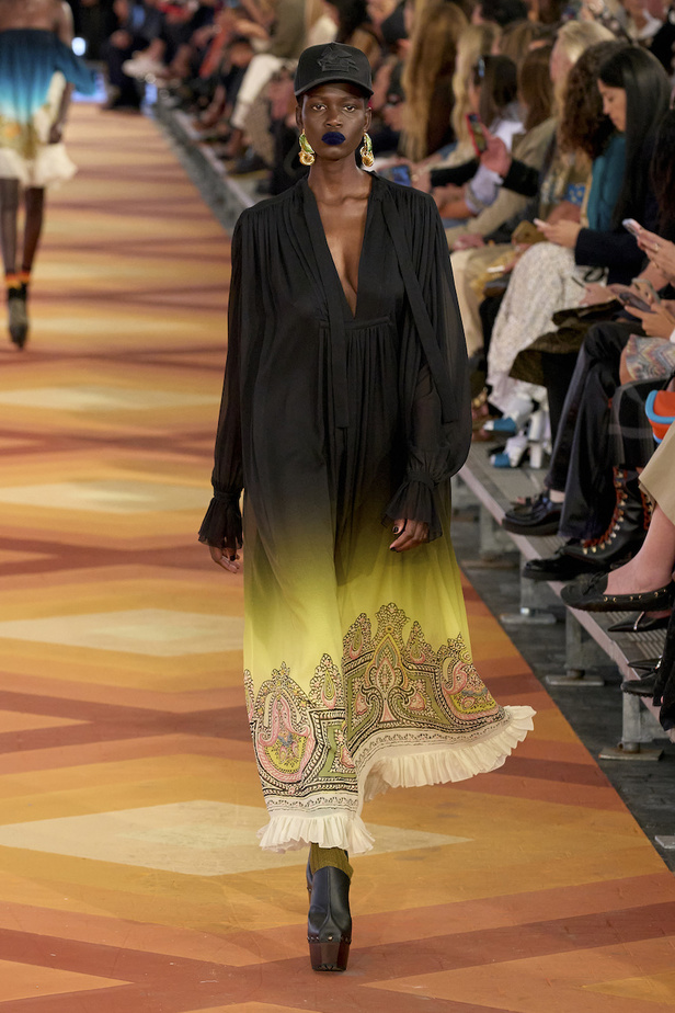 من مجموعة Etro لموسم ربيع وصيف 2023