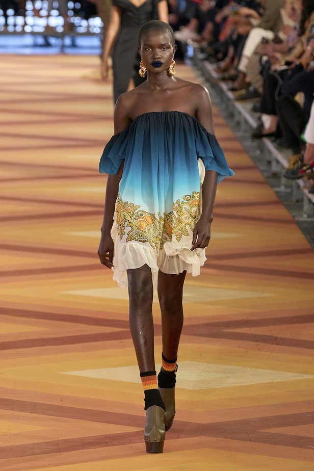 من مجموعة Etro لموسم ربيع وصيف 2023