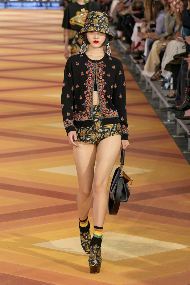 من مجموعة Etro لموسم ربيع وصيف 2023