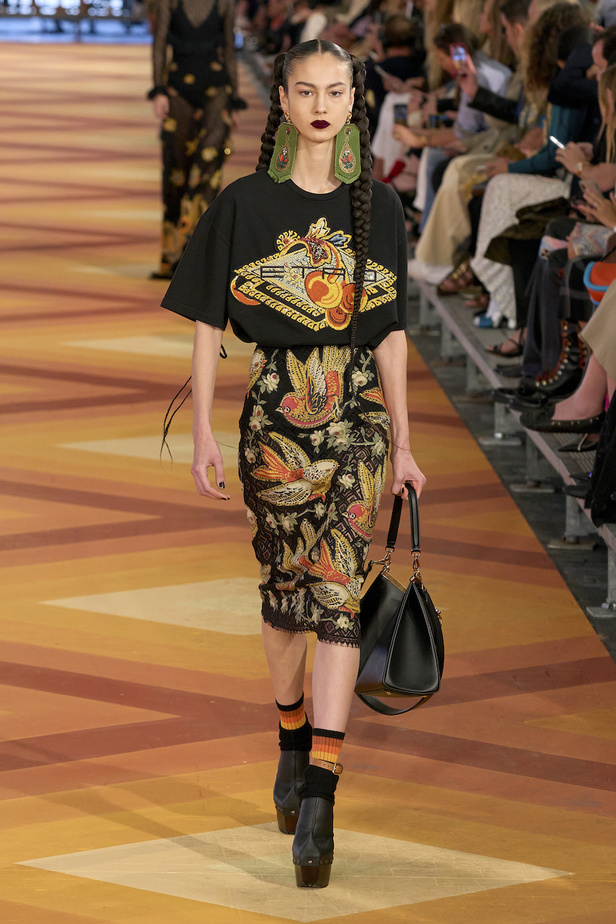 من مجموعة Etro لموسم ربيع وصيف 2023