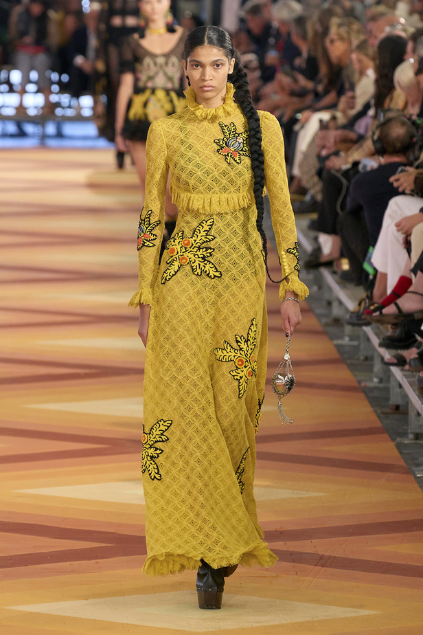 من مجموعة Etro لموسم ربيع وصيف 2023