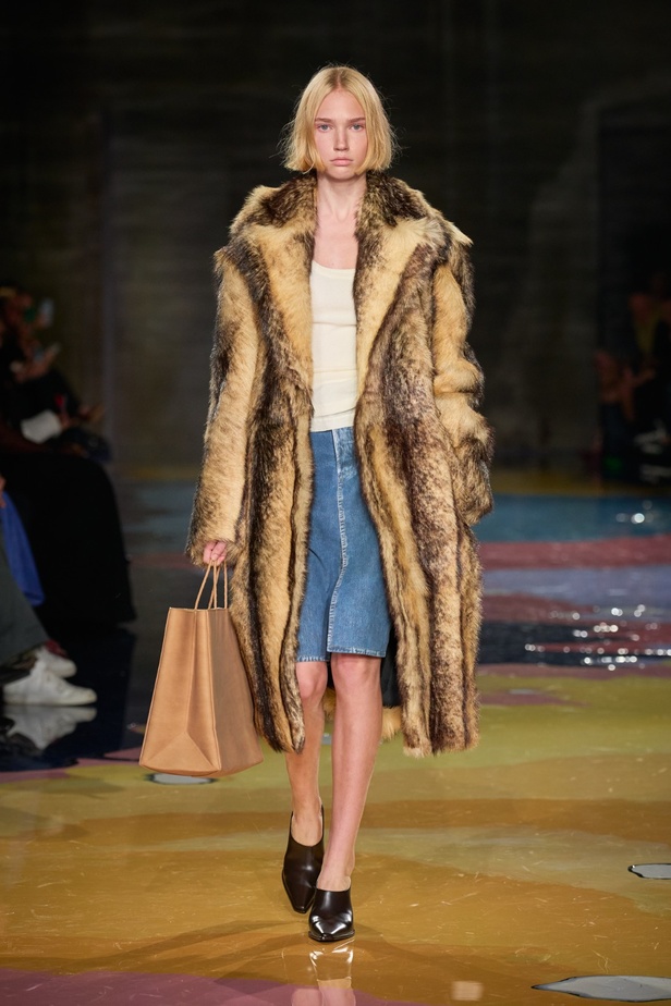 مجموعة Bottega Veneta لربيع وصيف 2023: تصاميم تجمع بين الأناقة والعملية