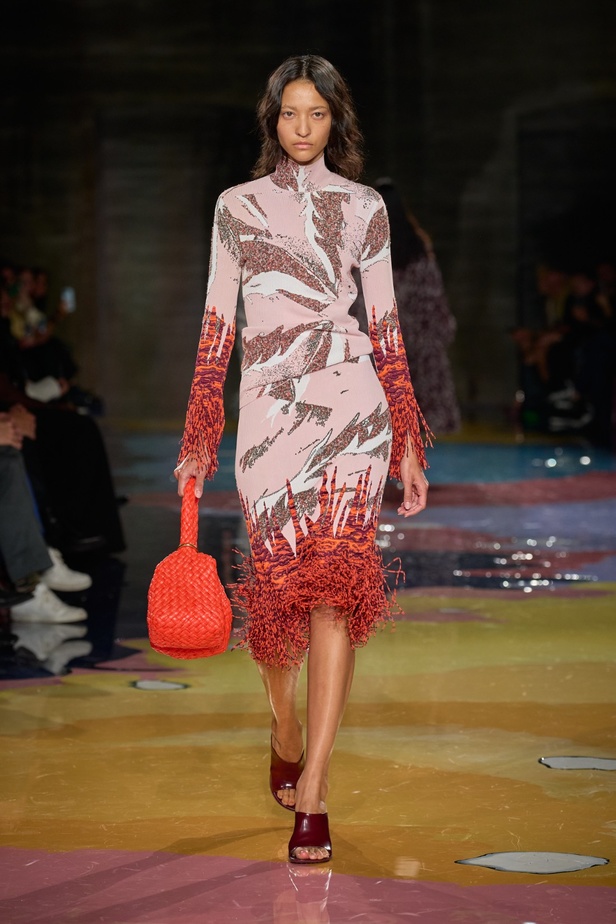 مجموعة Bottega Veneta لربيع وصيف 2023: تصاميم تجمع بين الأناقة والعملية