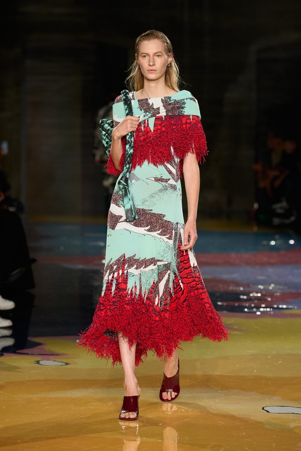 مجموعة Bottega Veneta لربيع وصيف 2023: تصاميم تجمع بين الأناقة والعملية