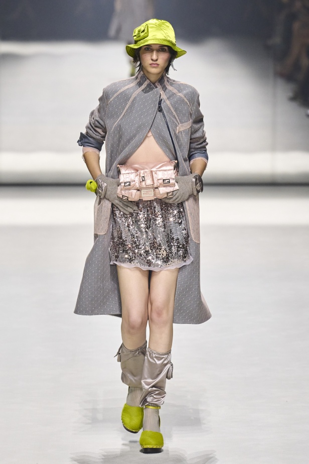 دار "فندي" تحتفل بحقيبة باغيت بجموعة كبسولية ساحرة في نيويورك