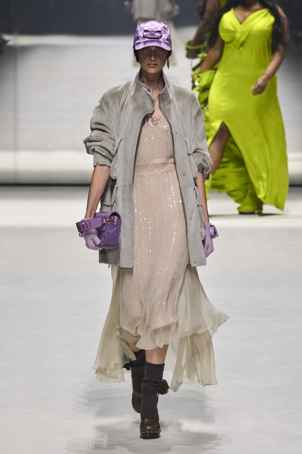 دار "فندي" تحتفل بحقيبة باغيت بجموعة كبسولية ساحرة في نيويورك