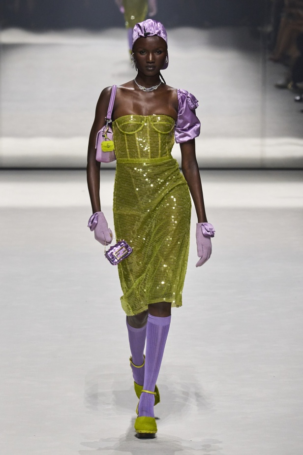 دار "فندي" تحتفل بحقيبة باغيت بجموعة كبسولية ساحرة في نيويورك