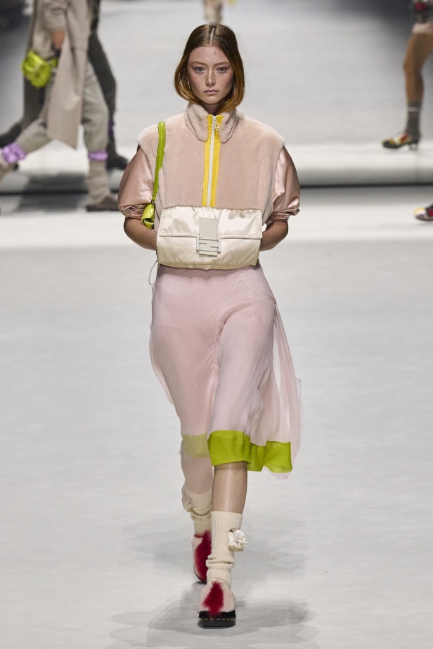 دار "فندي" تحتفل بحقيبة باغيت بجموعة كبسولية ساحرة في نيويورك