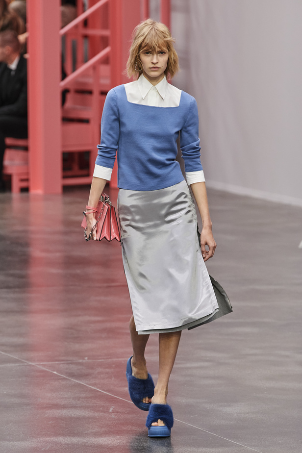 عرض أزياء Fendi  لربيع وصيف 2023 يضفي بُعدًا جديدًا للأزياء العمليّة