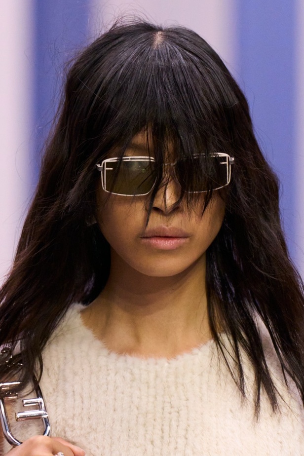 عرض أزياء Fendi  لربيع وصيف 2023 يضفي بُعدًا جديدًا للأزياء العمليّة