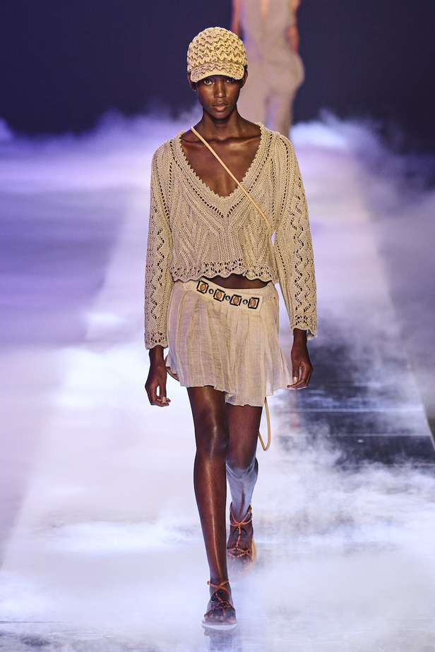 من مجموعة ألبيرتا فيريتي لموسم ربيع وصيف 2023