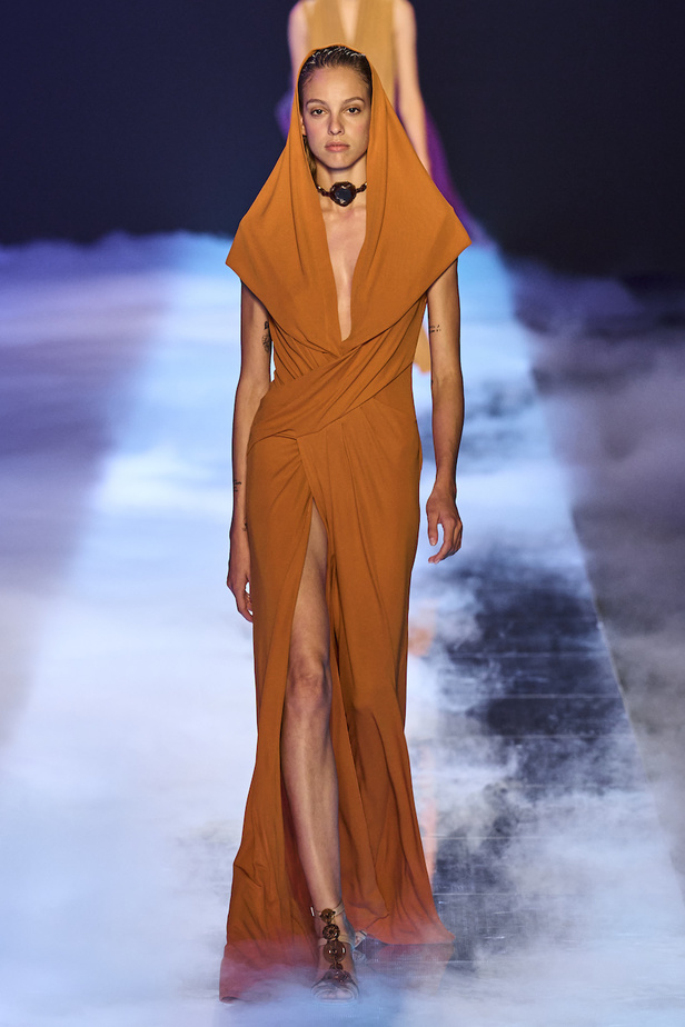 من مجموعة ألبيرتا فيريتي لموسم ربيع وصيف 2023