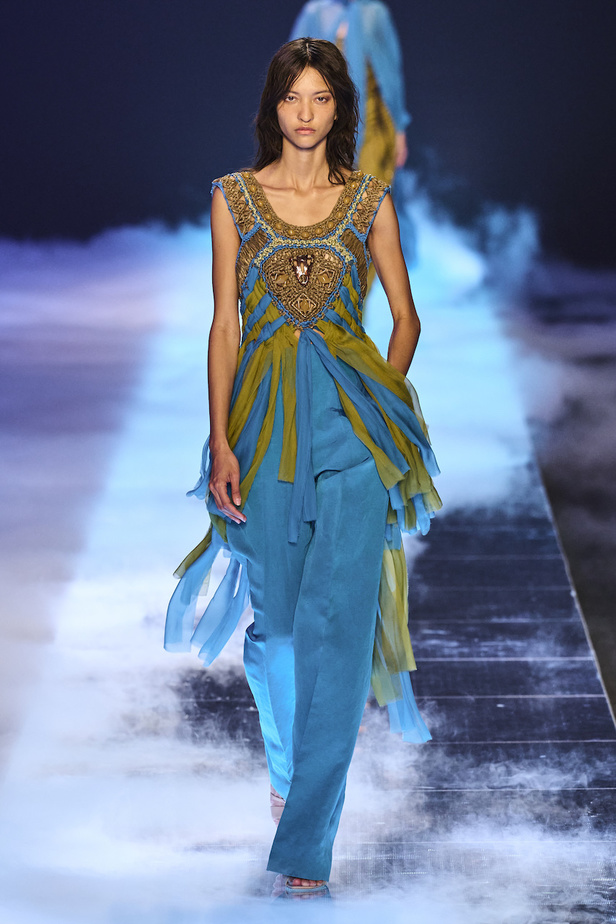 من مجموعة ألبيرتا فيريتي لموسم ربيع وصيف 2023