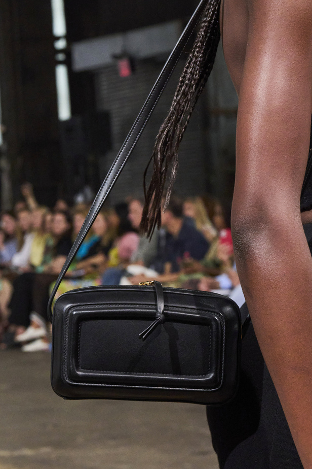 مجموعة Gabriela Hearst لربيع وصيف 2022.. عودة الى اللون الذهبي والتطريز