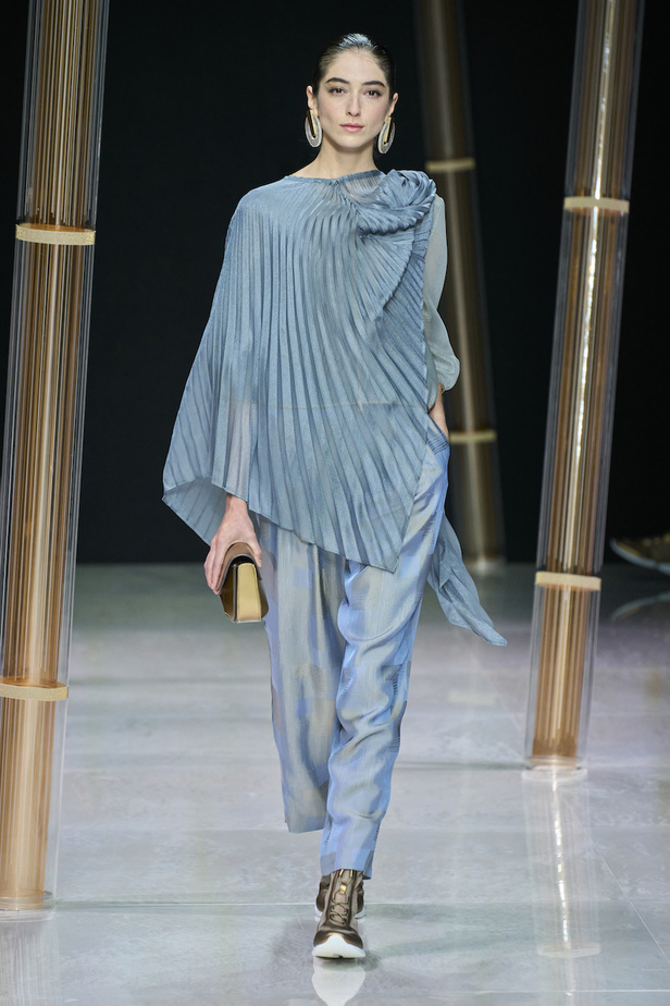 من مجموعة جيورجيو ارماني لموسم ربيع وصيف 2023