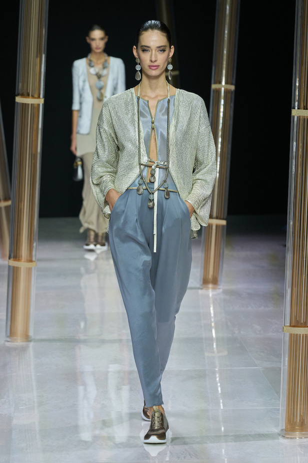 من مجموعة جيورجيو ارماني لموسم ربيع وصيف 2023