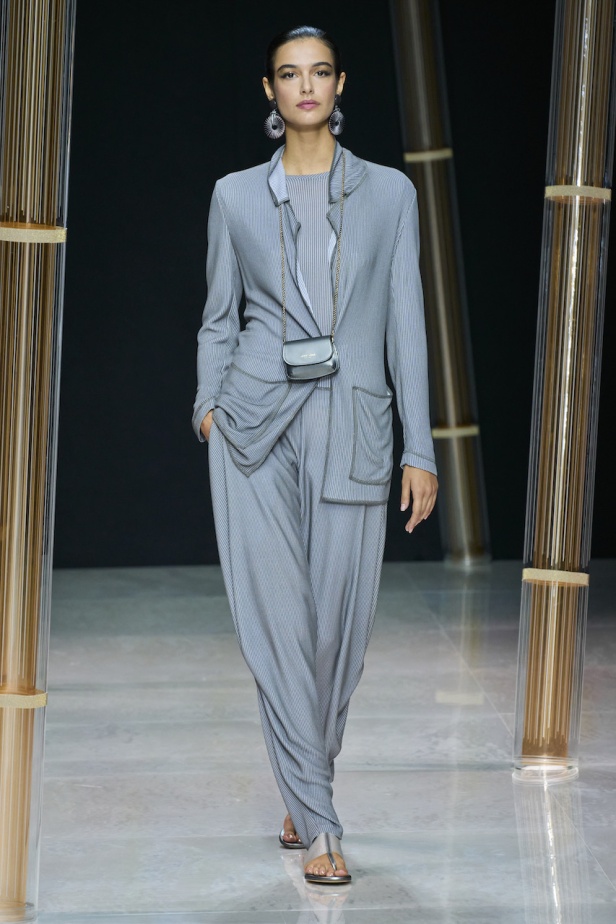 من مجموعة جيورجيو ارماني لموسم ربيع وصيف 2023