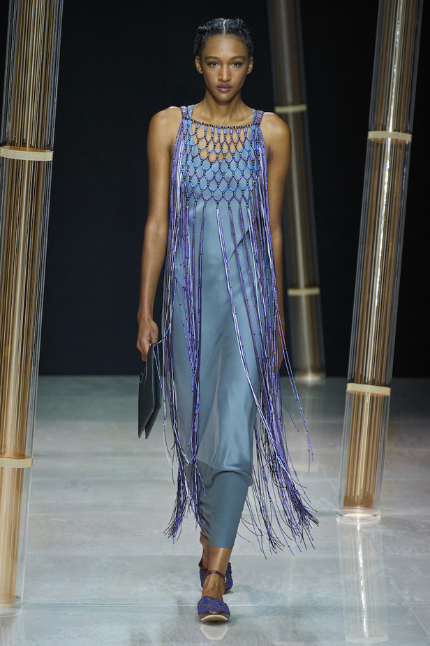 من مجموعة جيورجيو ارماني لموسم ربيع وصيف 2023