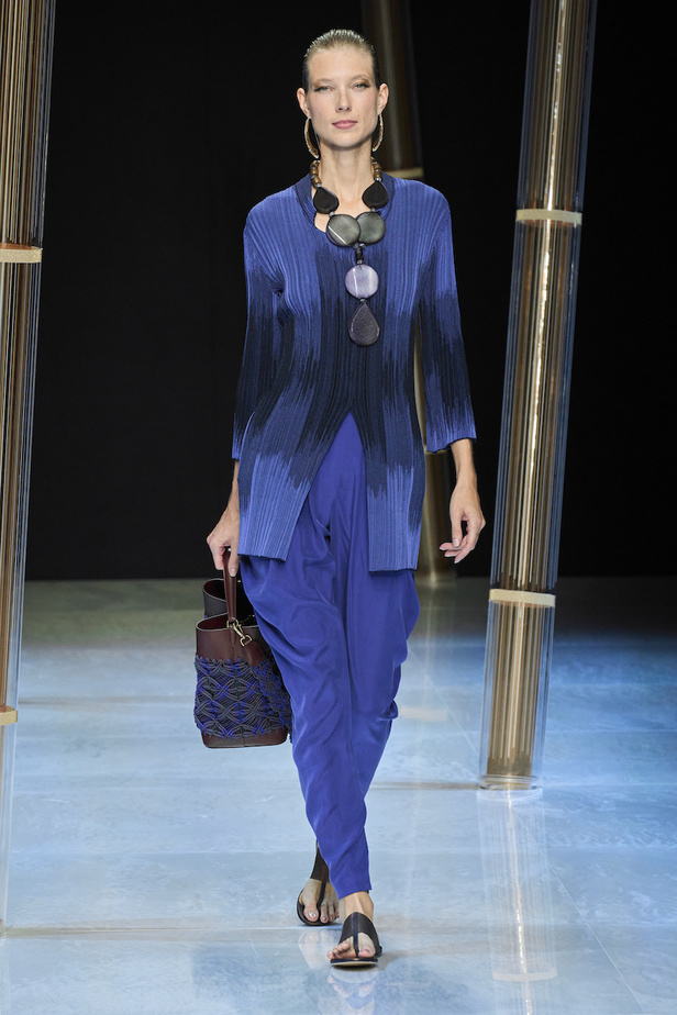 من مجموعة جيورجيو ارماني لموسم ربيع وصيف 2023