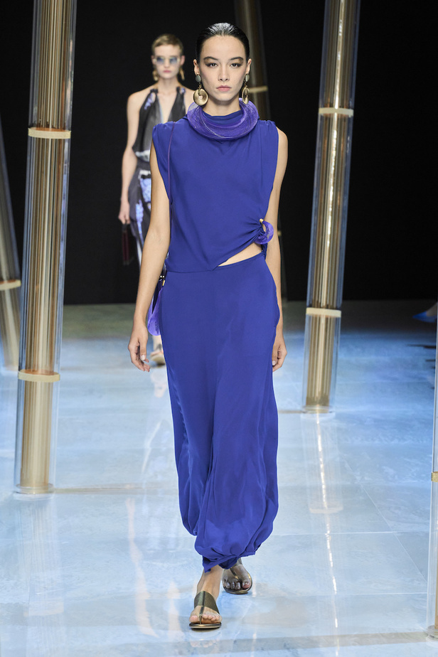 من مجموعة جيورجيو ارماني لموسم ربيع وصيف 2023