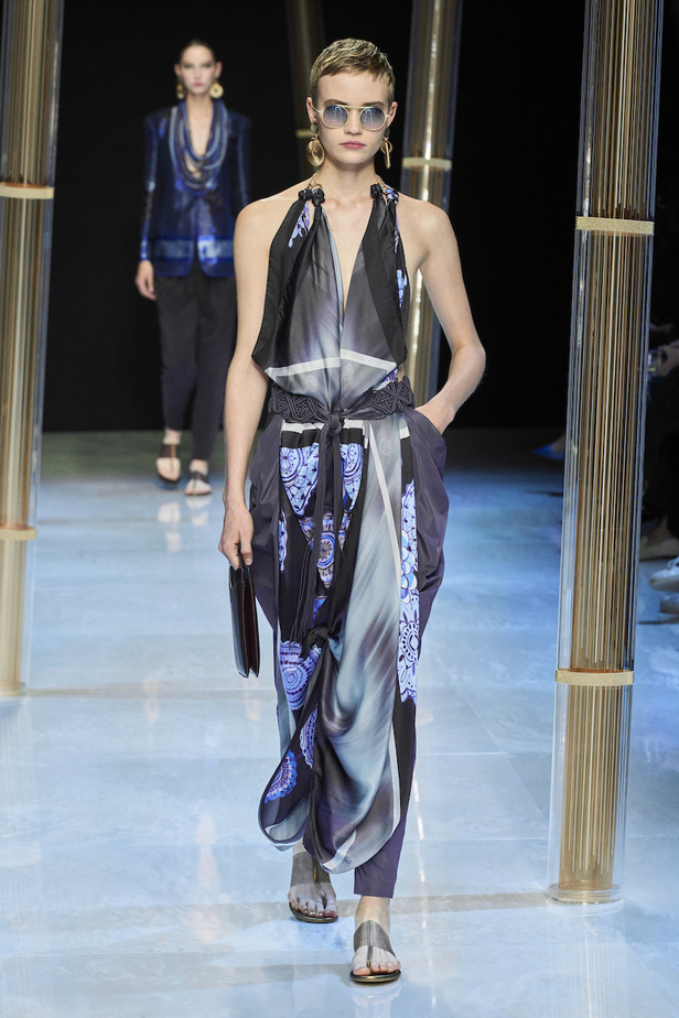 من مجموعة جيورجيو ارماني لموسم ربيع وصيف 2023