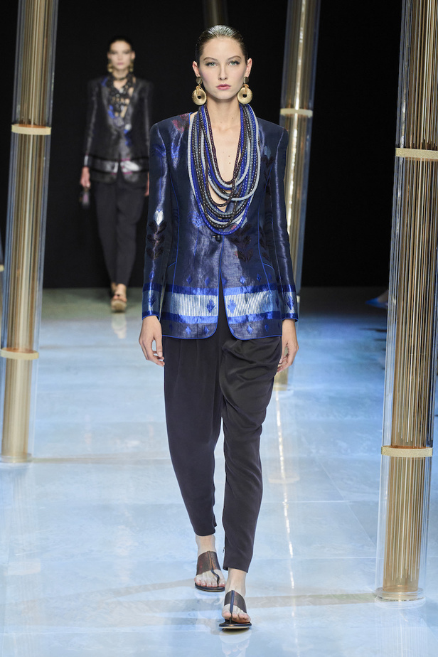 من مجموعة جيورجيو ارماني لموسم ربيع وصيف 2023