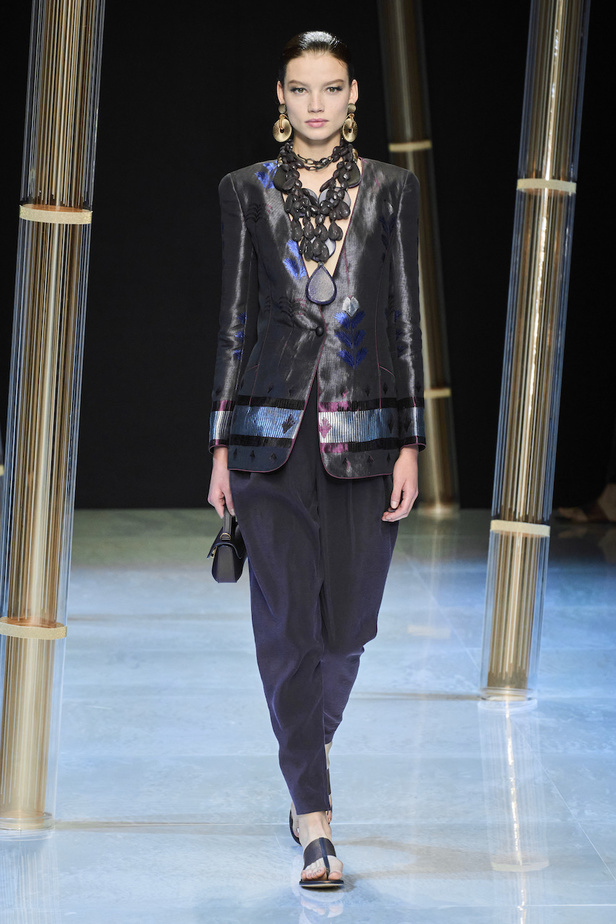 من مجموعة جيورجيو ارماني لموسم ربيع وصيف 2023