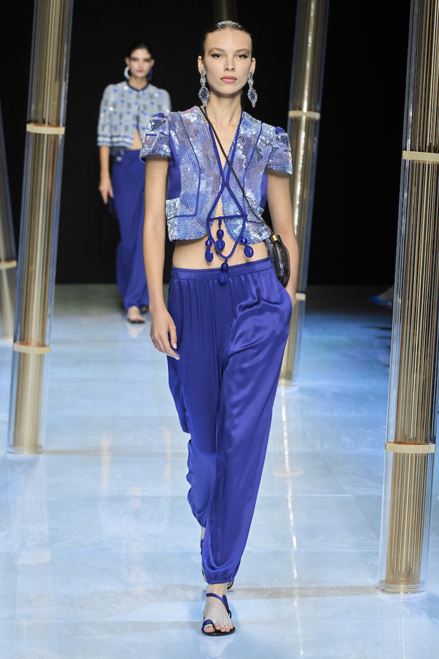 من مجموعة جيورجيو ارماني لموسم ربيع وصيف 2023