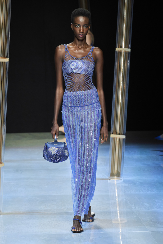 من مجموعة جيورجيو ارماني لموسم ربيع وصيف 2023