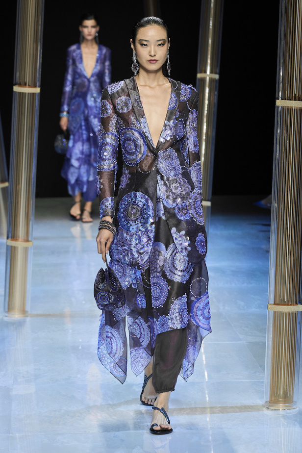 من مجموعة جيورجيو ارماني لموسم ربيع وصيف 2023