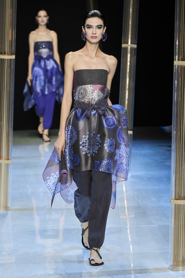 من مجموعة جيورجيو ارماني لموسم ربيع وصيف 2023