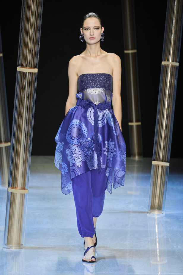 من مجموعة جيورجيو ارماني لموسم ربيع وصيف 2023