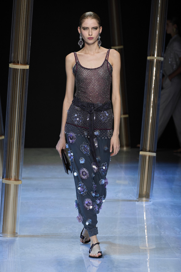 من مجموعة جيورجيو ارماني لموسم ربيع وصيف 2023