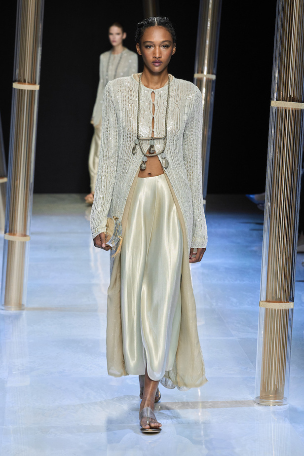 من مجموعة جيورجيو ارماني لموسم ربيع وصيف 2023