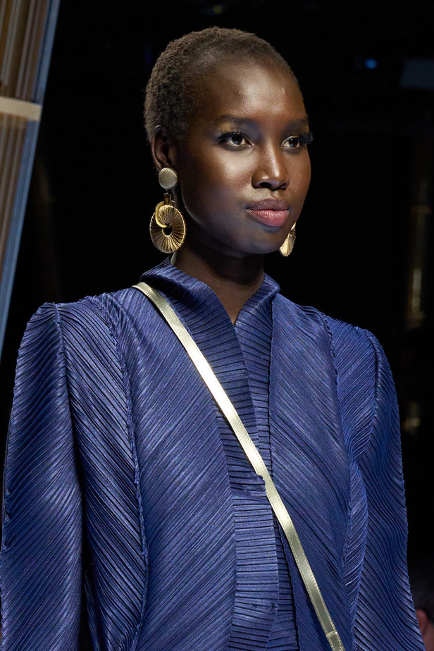 مجموعة جيورجيو ارماني لموسم ربيع وصيف 2023