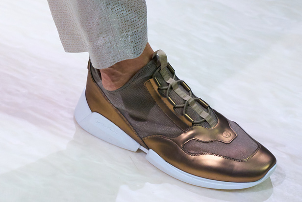 مجموعة جيورجيو ارماني لموسم ربيع وصيف 2023