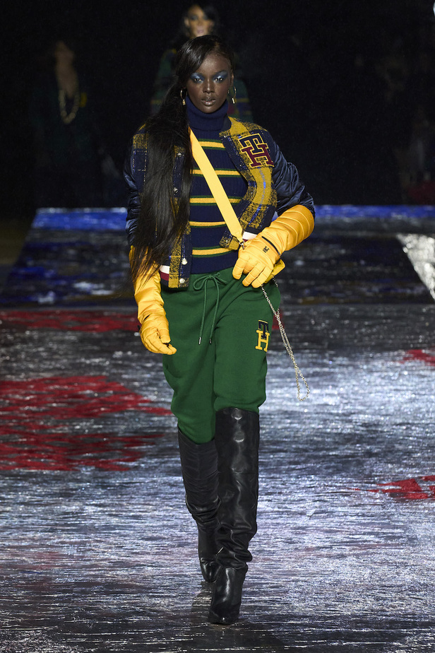 من مجموعة تومي هيلفيغر لموسم خريف وشتاء 2022-2023