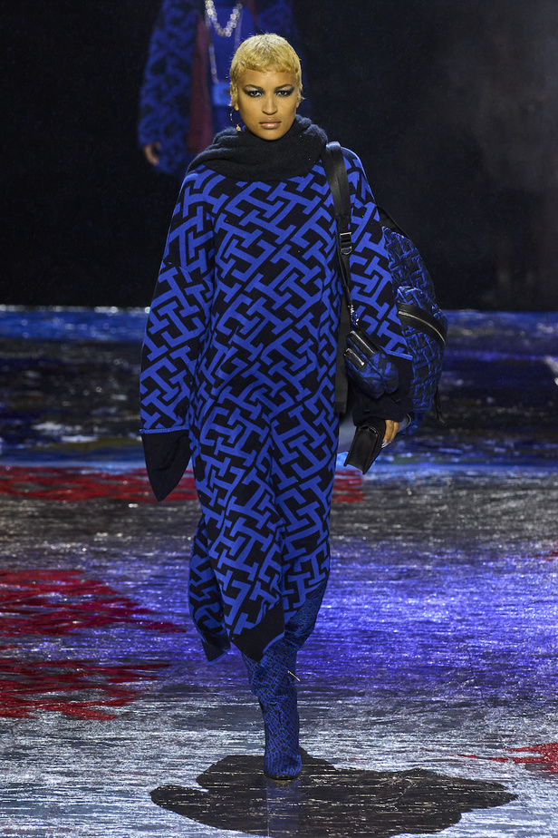 من مجموعة تومي هيلفيغر لموسم خريف وشتاء 2022-2023