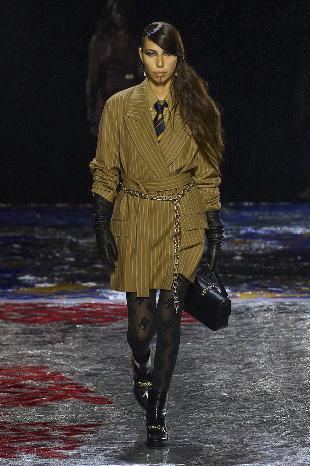 من مجموعة تومي هيلفيغر لموسم خريف وشتاء 2022-2023