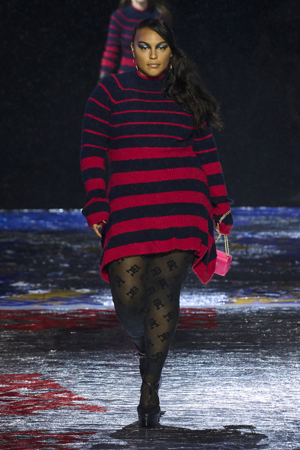 من مجموعة تومي هيلفيغر لموسم خريف وشتاء 2022-2023