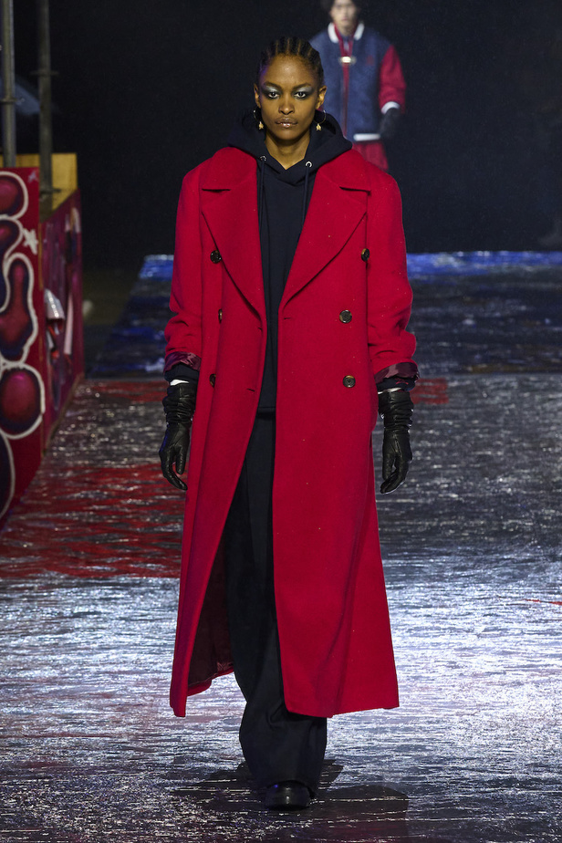 من مجموعة تومي هيلفيغر لموسم خريف وشتاء 2022-2023