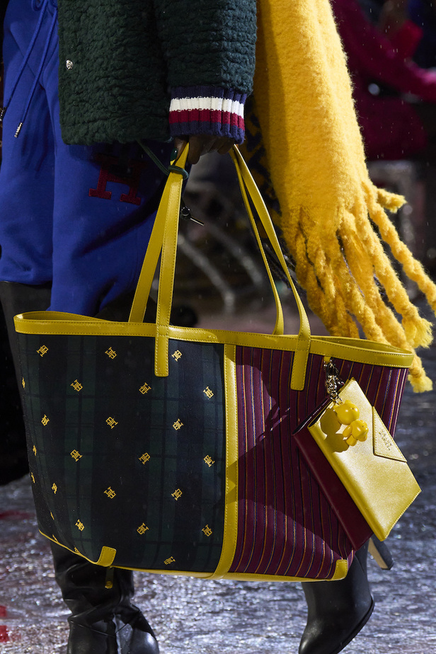 مجموعة تومي هيلفيغر لموسم خريف وشتاء 2022