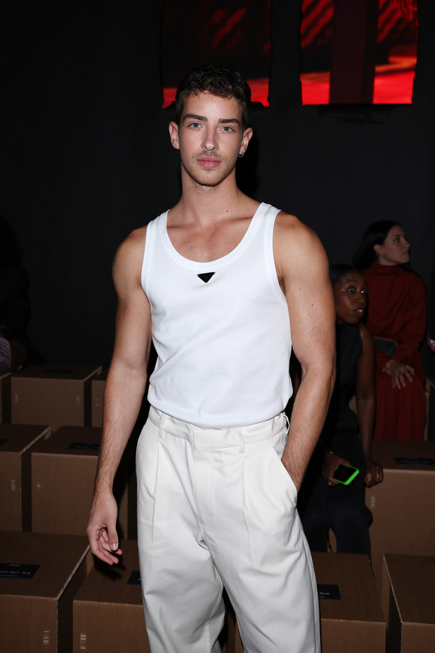 مجموعة Prada لربيع وصيف 2023: اللمسة الإبداعية المناسبة لموسم الربيع المقبل