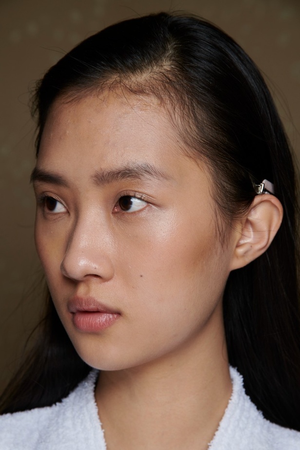 إنذار للبشرية وتحية للملكة في مجموعة JW Anderson لربيع وصيف 2023