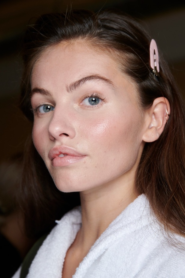 إنذار للبشرية وتحية للملكة في مجموعة JW Anderson لربيع وصيف 2023