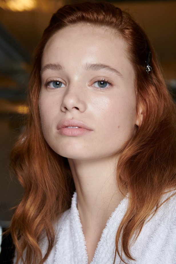 إنذار للبشرية وتحية للملكة في مجموعة JW Anderson لربيع وصيف 2023